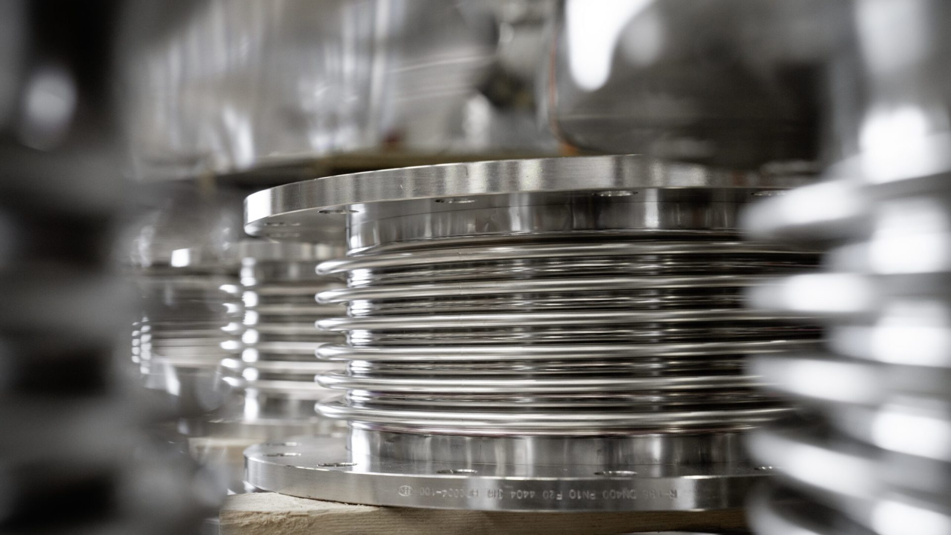 Kompaflex ist ein Schweizer Unternehmen, dass sich auf das Engineering und die Herstellung von Kompensatoren für saemtliche Anwendungen spezialisiert hat. Metall Industrie.